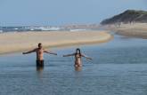 Brincando com a afilhada em piscina natural na praia de Marconi Beach, em Cape Cod, litoral sul de Massachusetts, nos Estados Unidos